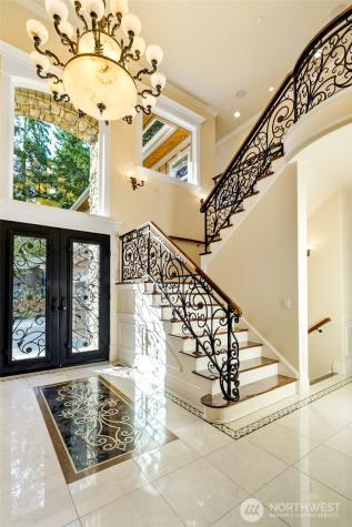 2727 101st Place NE Bellevue WA 98004