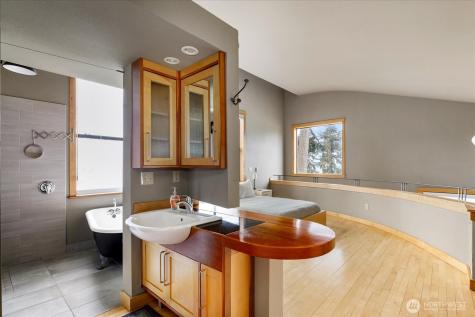 1060 Halsey Drive Coupeville WA 98239