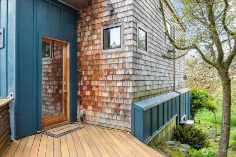 1060 Halsey Drive Coupeville WA 98239