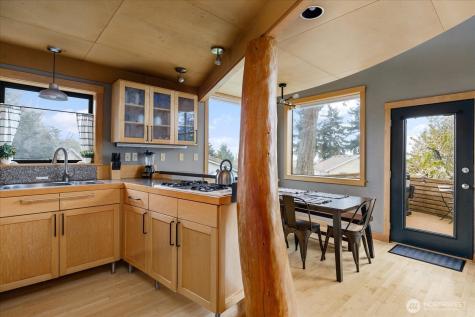 1060 Halsey Drive Coupeville WA 98239