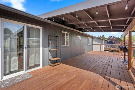 5555 34th Street Loop NE Tacoma WA 98422
