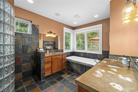 4727 NE Rova Road Poulsbo WA 98370