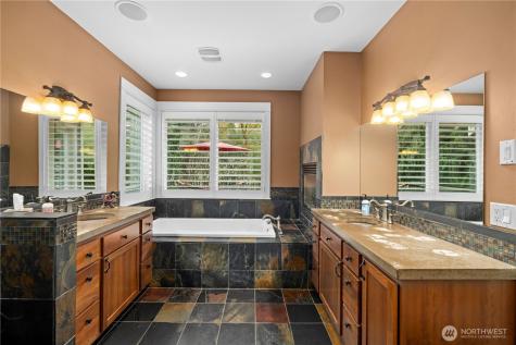 4727 NE Rova Road Poulsbo WA 98370