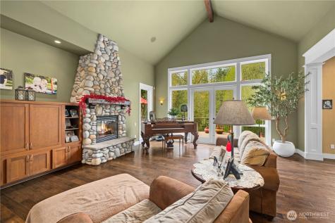 4727 NE Rova Road Poulsbo WA 98370
