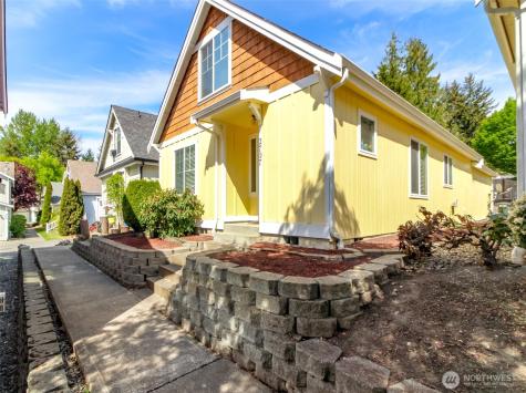 2707 9th Street SE Puyallup WA 98374