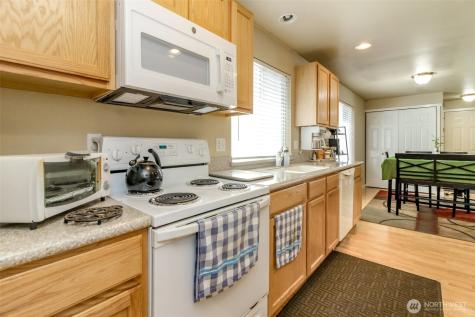 2707 9th Street SE Puyallup WA 98374