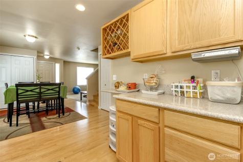 2707 9th Street SE Puyallup WA 98374