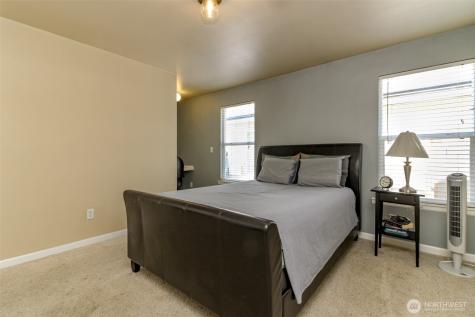 2707 9th Street SE Puyallup WA 98374