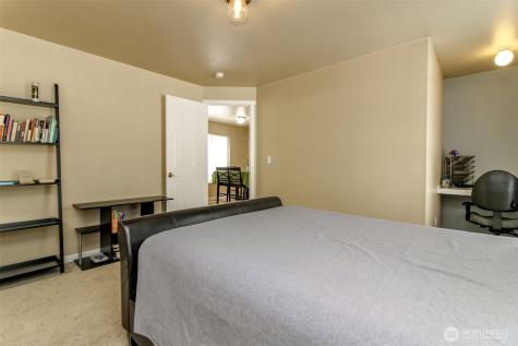 2707 9th Street SE Puyallup WA 98374
