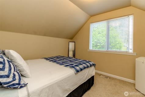 2707 9th Street SE Puyallup WA 98374
