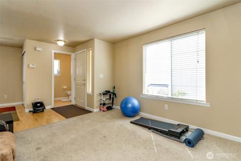 2707 9th Street SE Puyallup WA 98374