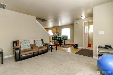 2707 9th Street SE Puyallup WA 98374