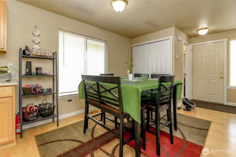 2707 9th Street SE Puyallup WA 98374