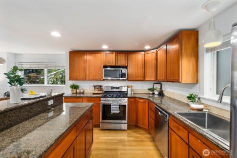 337 N 105th Street Seattle WA 98133