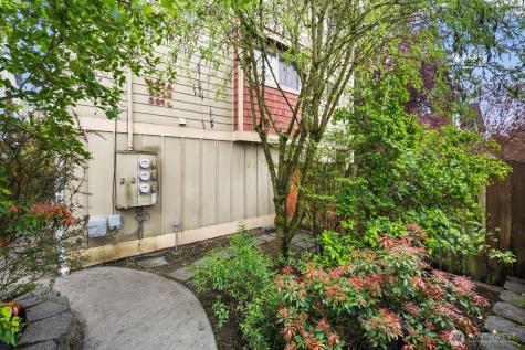 337 N 105th Street Seattle WA 98133