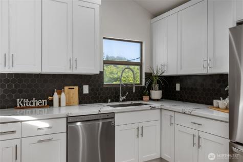 5216 40th Avenue SW Seattle WA 98136