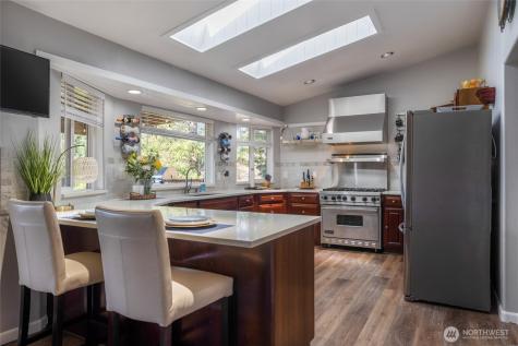 5540 SW Old Clifton Road Port Orchard WA 98367