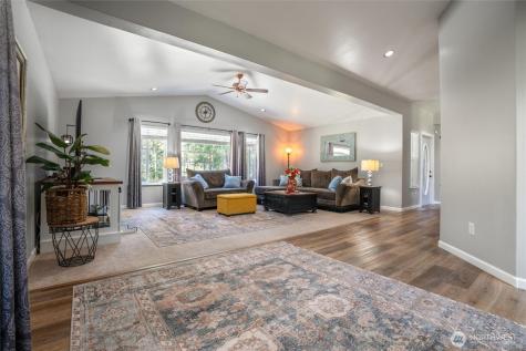 5540 SW Old Clifton Road Port Orchard WA 98367