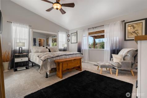 5540 SW Old Clifton Road Port Orchard WA 98367