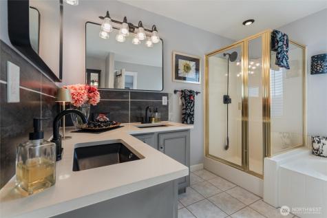 5540 SW Old Clifton Road Port Orchard WA 98367