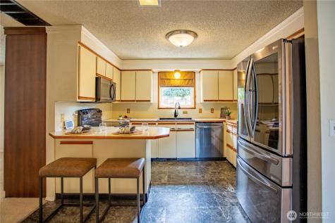 3949 SE 10th Place Renton WA 98058