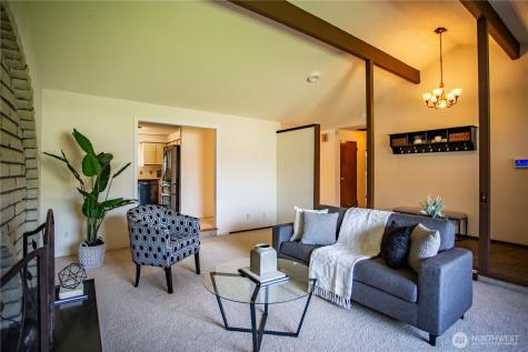 3949 SE 10th Place Renton WA 98058