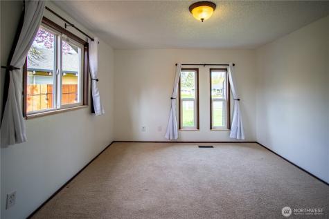 3949 SE 10th Place Renton WA 98058
