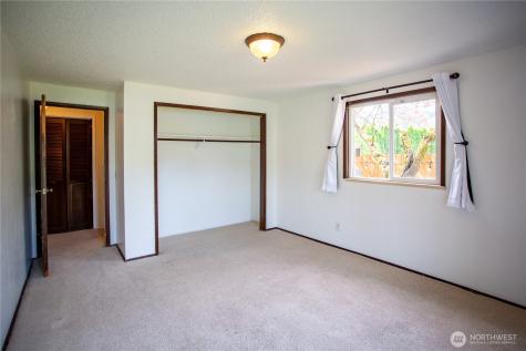 3949 SE 10th Place Renton WA 98058
