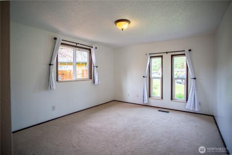 3949 SE 10th Place Renton WA 98058