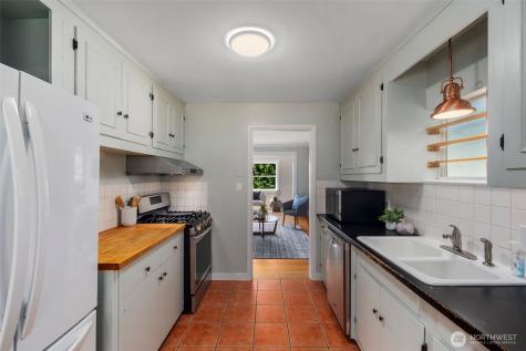 340 NE 53rd Street Seattle WA 98105
