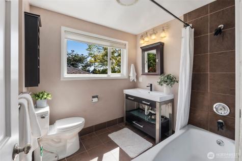 340 NE 53rd Street Seattle WA 98105