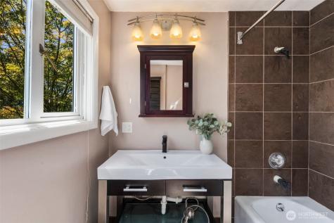 340 NE 53rd Street Seattle WA 98105
