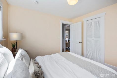 340 NE 53rd Street Seattle WA 98105