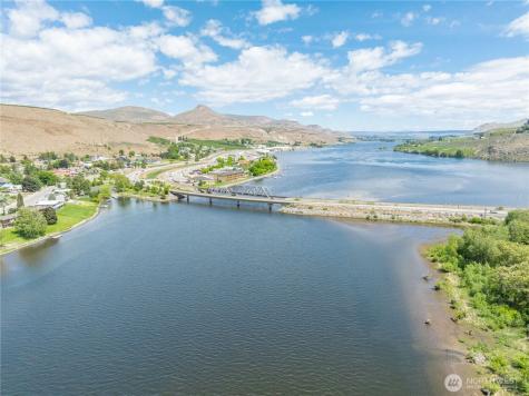 358 Ives Street Pateros WA 98846