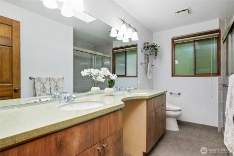 3903 142nd Place NE Bellevue WA 98007
