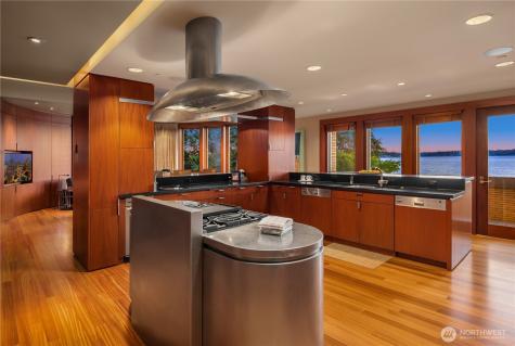 415 Shoreland Drive SE Bellevue WA 98004