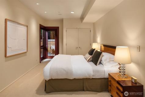 415 Shoreland Drive SE Bellevue WA 98004