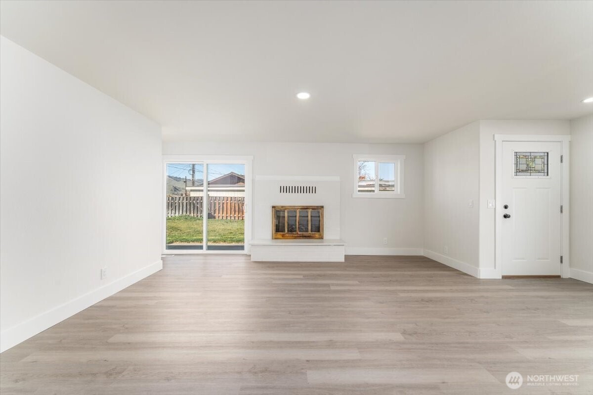 916 E Johnson Avenue Chelan WA 98816