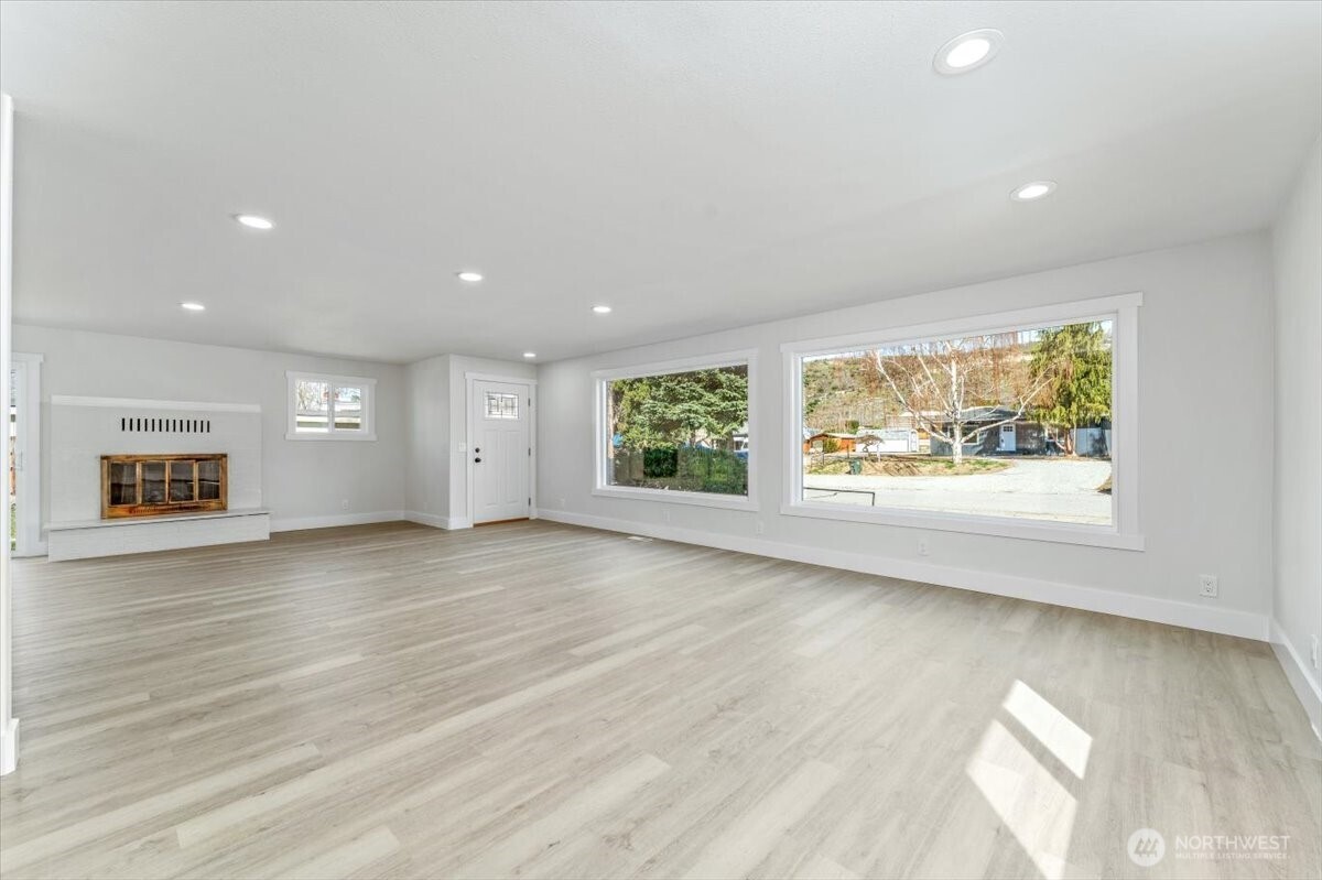 916 E Johnson Avenue Chelan WA 98816