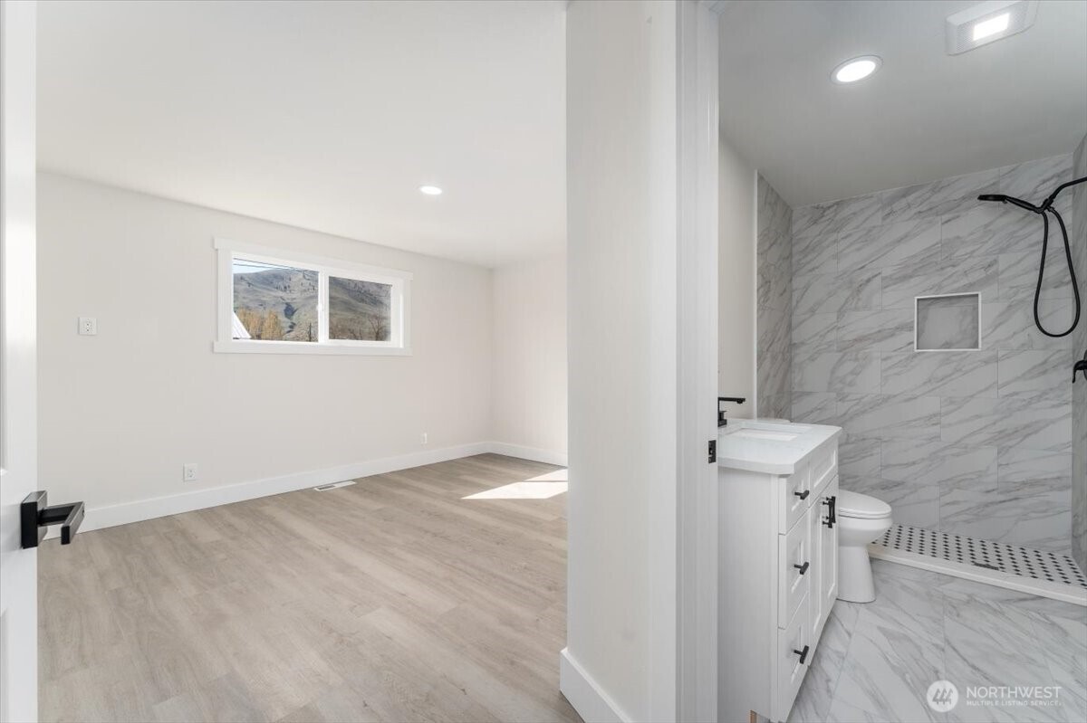 916 E Johnson Avenue Chelan WA 98816