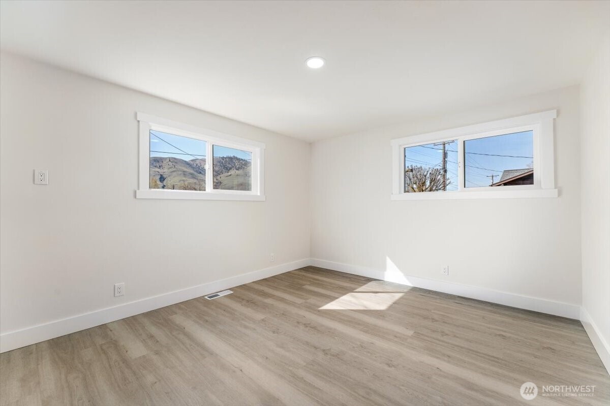 916 E Johnson Avenue Chelan WA 98816