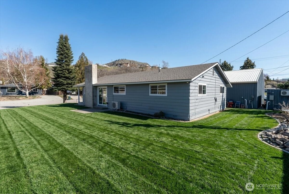 916 E Johnson Avenue Chelan WA 98816