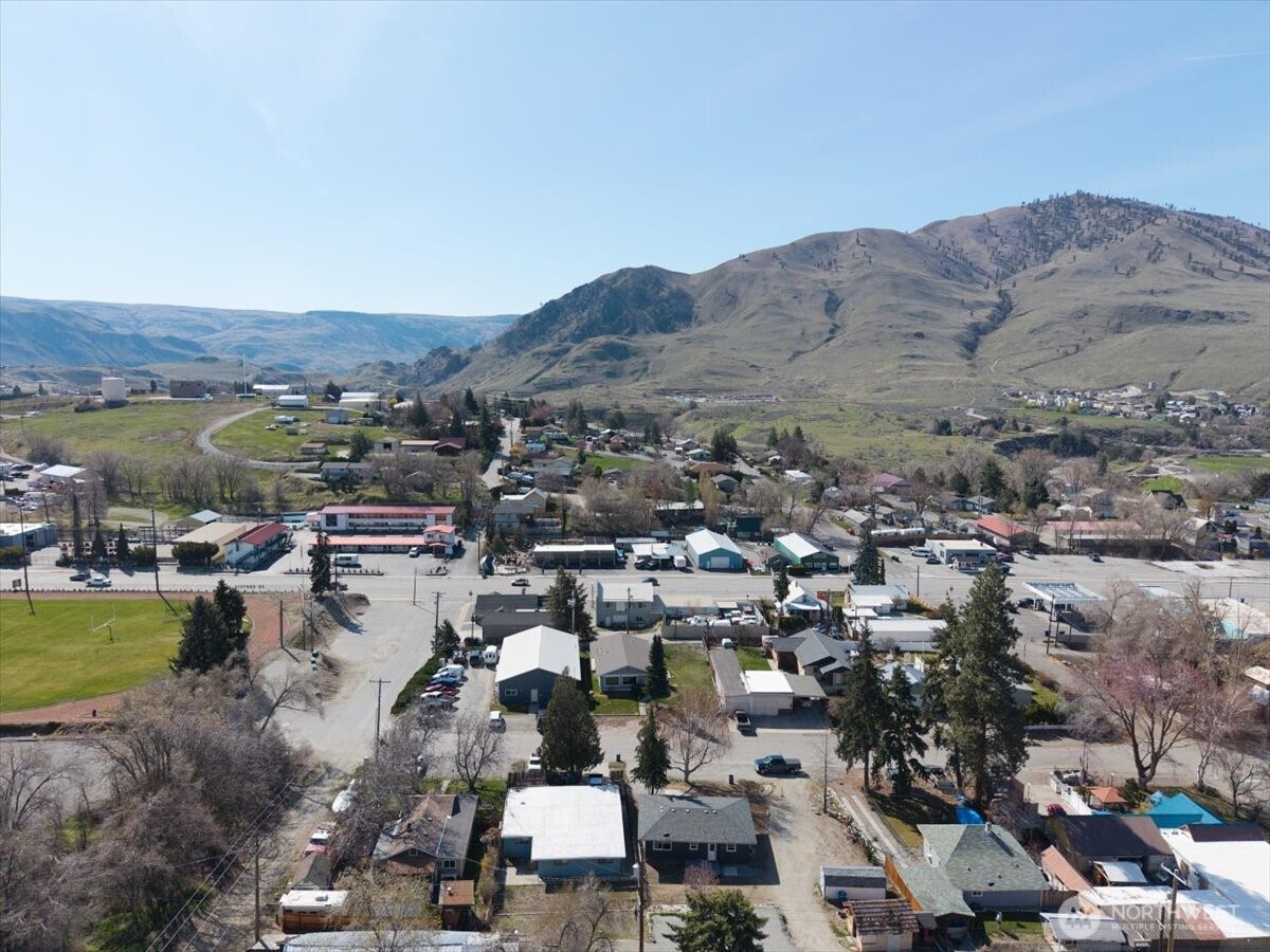 916 E Johnson Avenue Chelan WA 98816