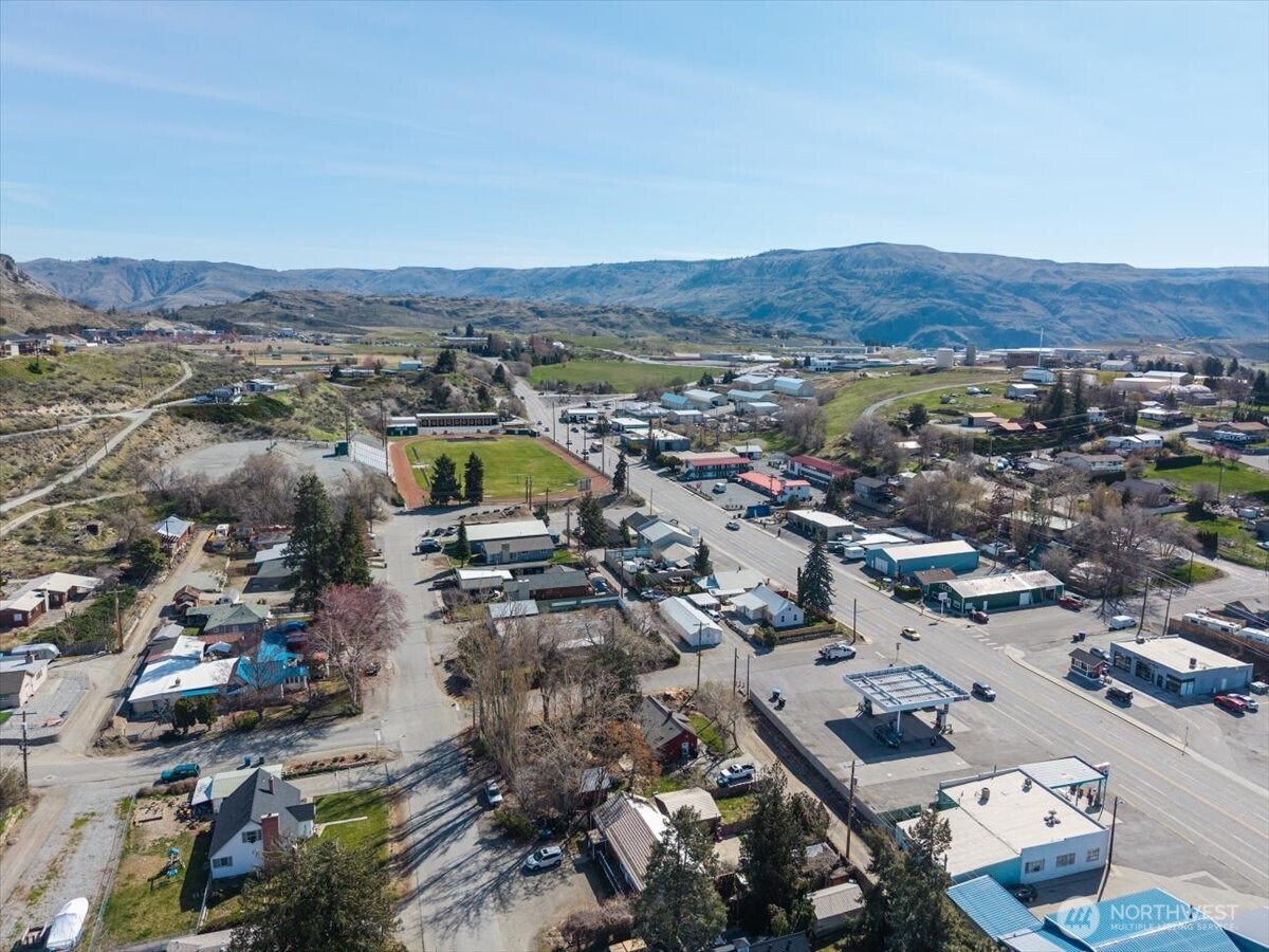 916 E Johnson Avenue Chelan WA 98816