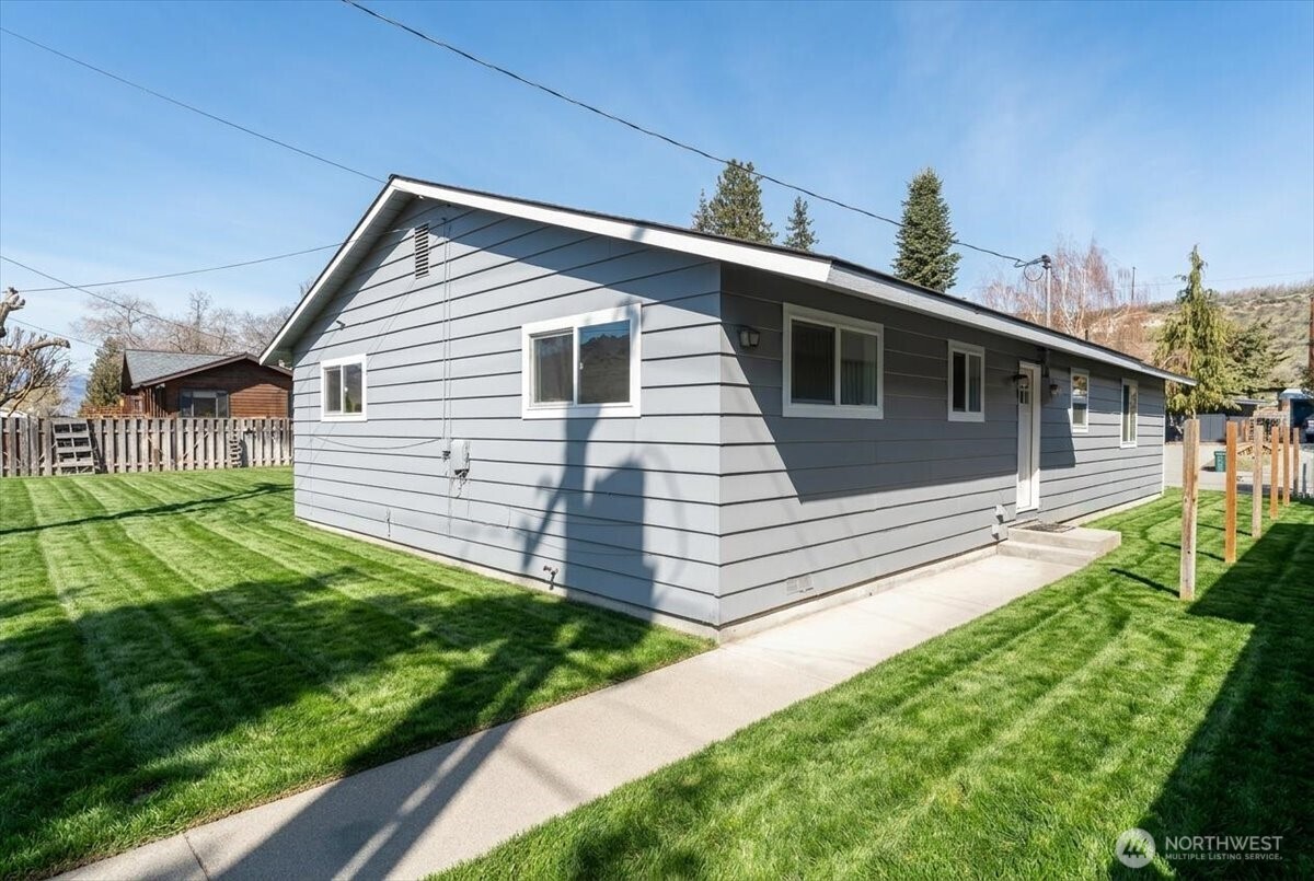 916 E Johnson Avenue Chelan WA 98816