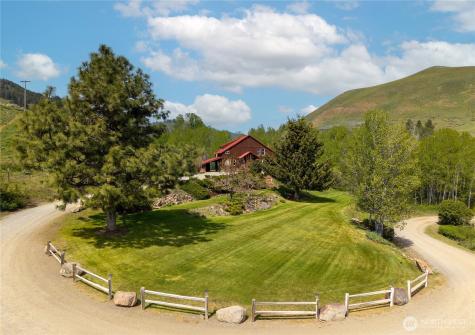 373 Rendezvous Road Winthrop WA 98862