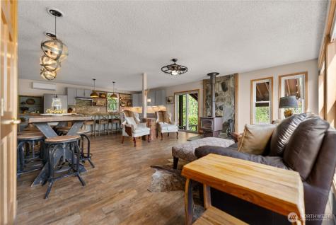 373 Rendezvous Road Winthrop WA 98862