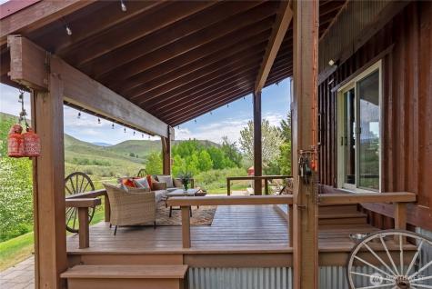 373 Rendezvous Road Winthrop WA 98862