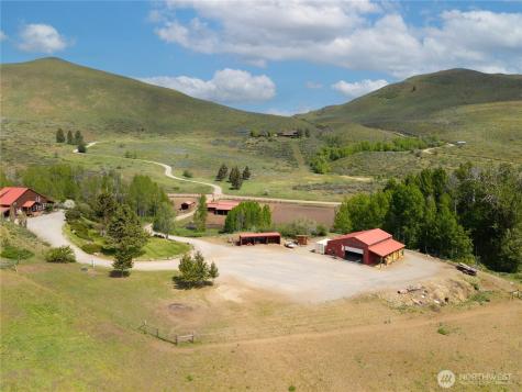 373 Rendezvous Road Winthrop WA 98862