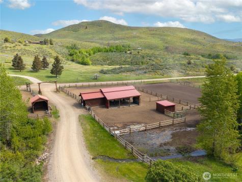 373 Rendezvous Road Winthrop WA 98862